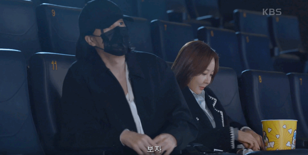 극장에 방문한 배우 차빈과 옆자리의 오유진