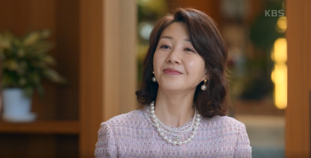 친구들의 모임에서 이혜숙과 기싸움을 하는 이미자