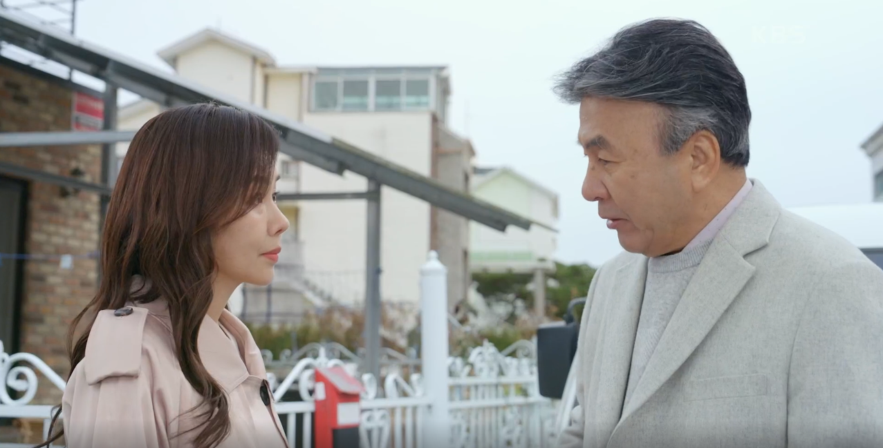 1 빌런의나라 8회 맨 앞부분에서 오영규와 실랑이를 벌이는 김미란